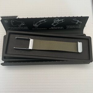 Wearable Band - Silver and Green